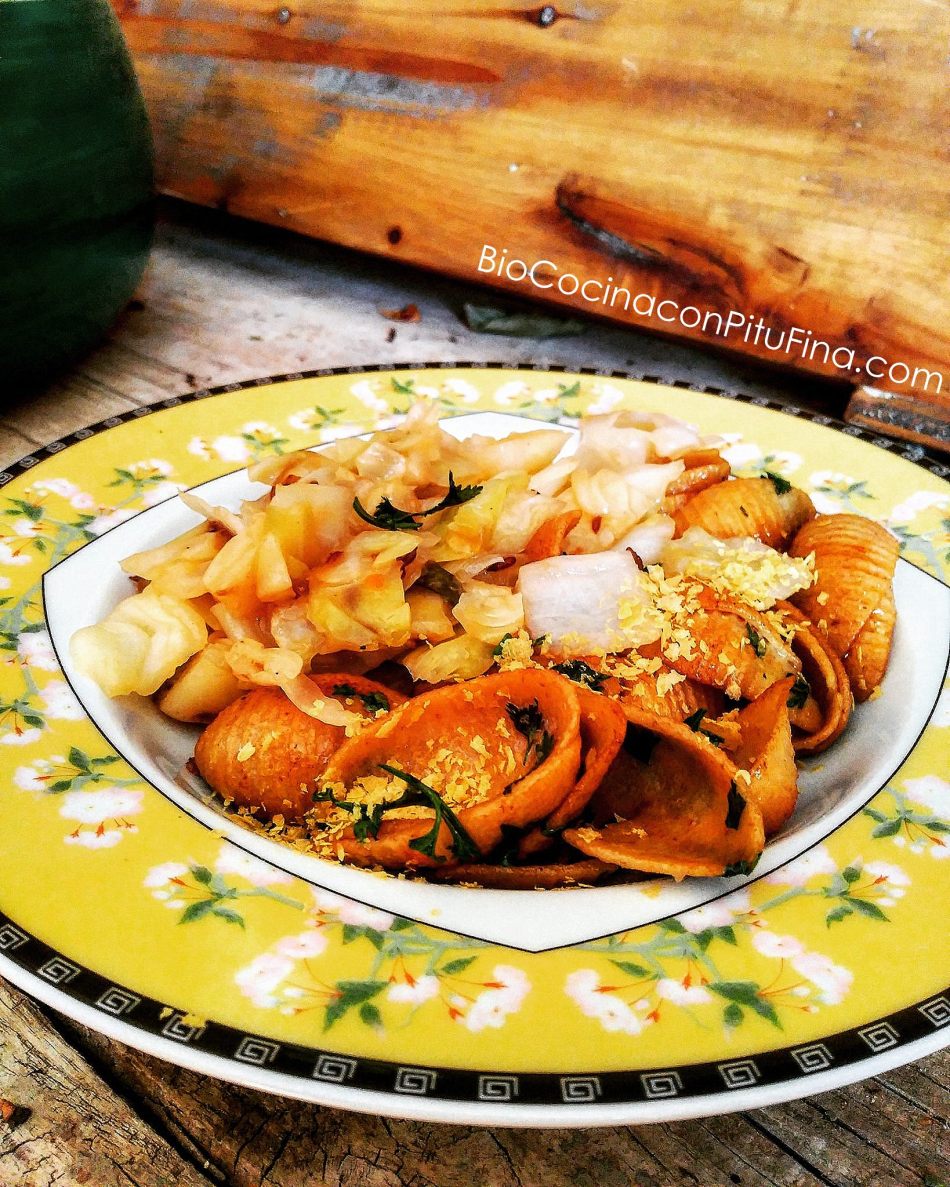 pasta-integral-con-cilantro-y-col-con-alcaravea